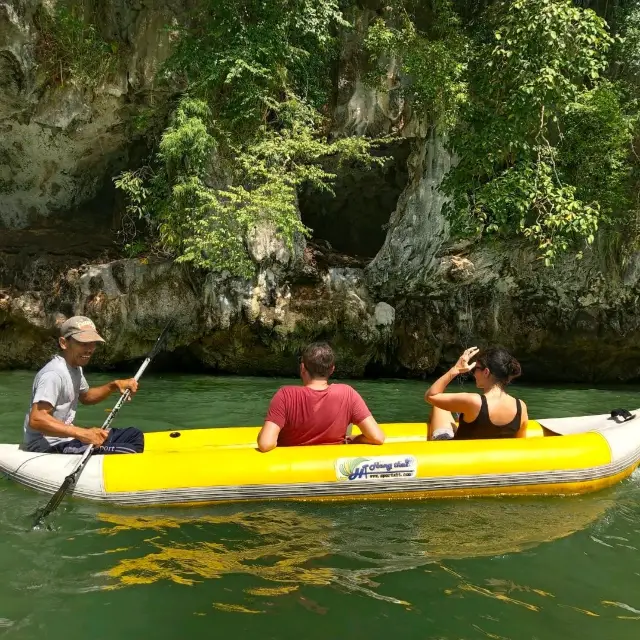 พายเรือคายัคลอดถ้ำที่อ่าวพังงา