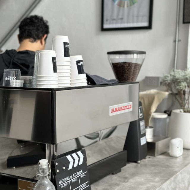 Helix Koff  คาเฟ่ชิคๆ สายบุรี 