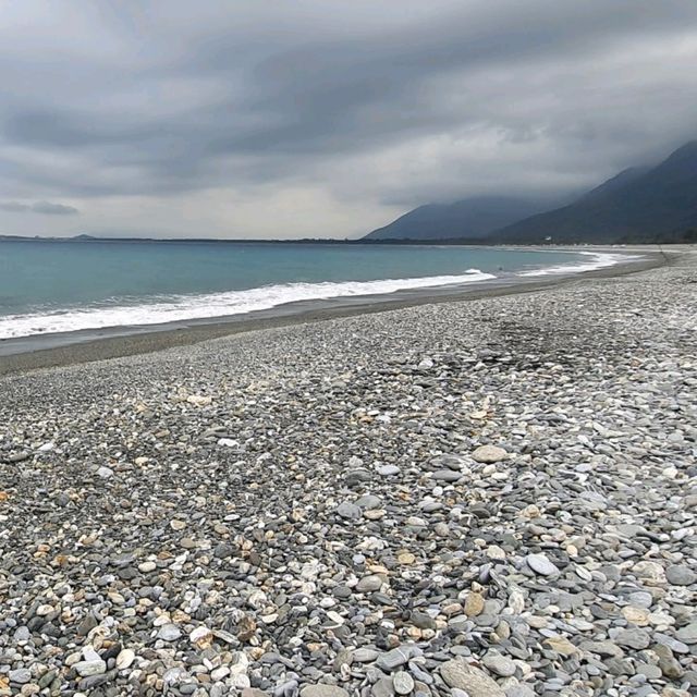 聽浪吹風堆石秘境海灘【曼波海灘】