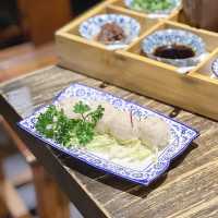 《宮廷風裝修火鍋店》
