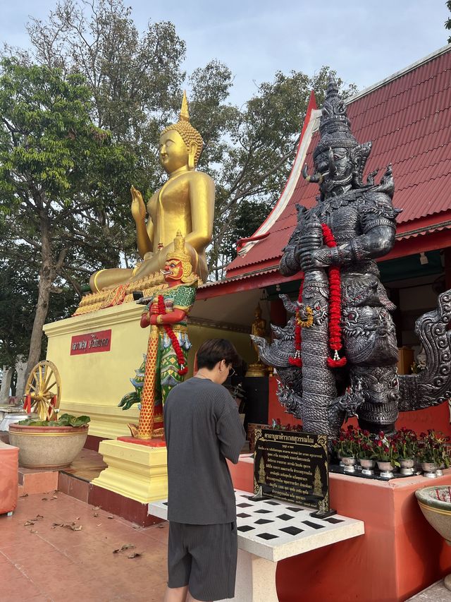 วัดเขาตะเกียบ หัวหิน