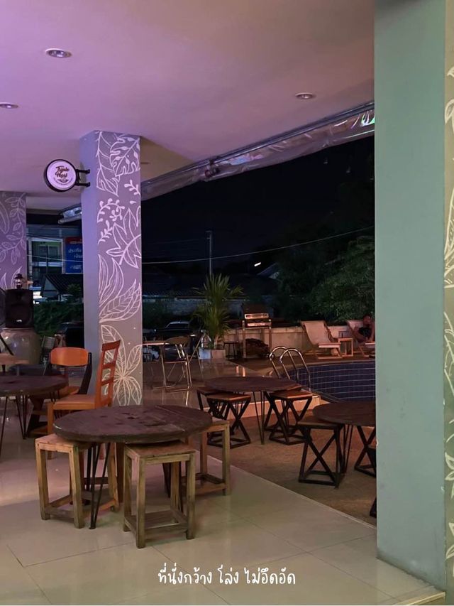 ร้านลับนั่งชิลล์ริมสระว่ายน้ำ - บางแสน 