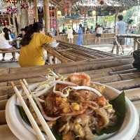 มื้อเที่ยงเรียบๆง่ายๆที่ ตลาดโอ๊ะป่อย ราชบุรี🐝