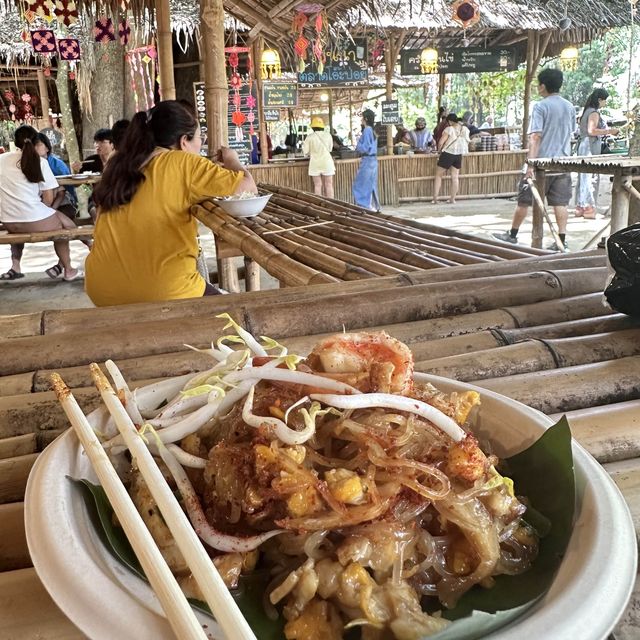 มื้อเที่ยงเรียบๆง่ายๆที่ ตลาดโอ๊ะป่อย ราชบุรี🐝