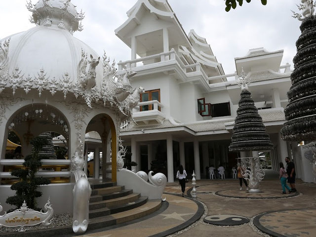 วัดร่องขุ่น