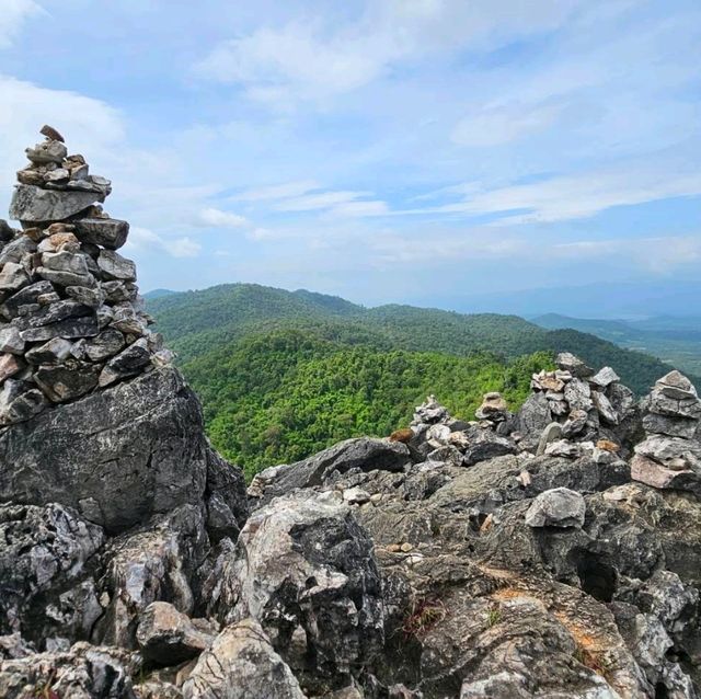 วัดพระพุทธบาทตะเมาะ ดอยเต่า เชียงใหม่