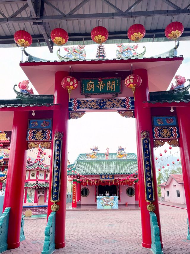 8 different Chinese Temples in One Locations