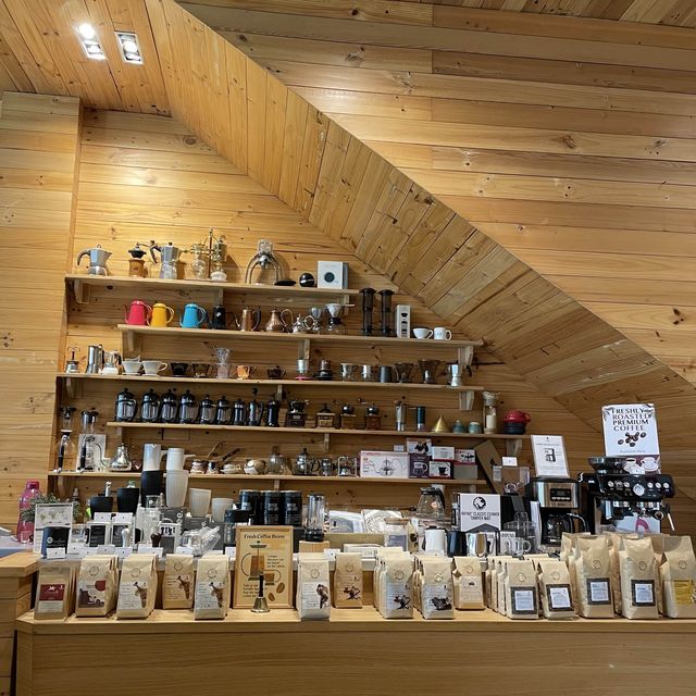 Outting the cafe in caffeine ☕️🥧