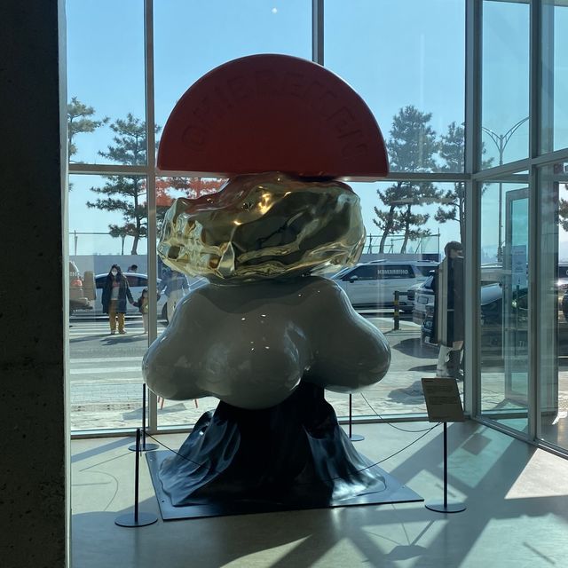 오션뷰에 회전목마까지 있는 카페 “오브레멘”