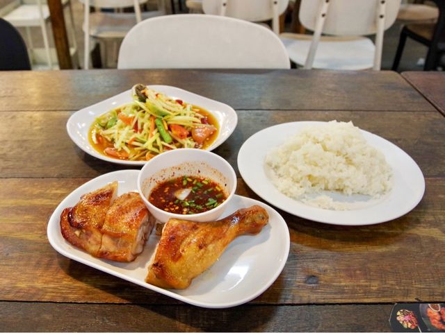 【タイ・バンコク】ラチャダーの人気店でタイ料理🇹🇭