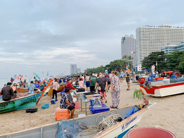 ตลาดทะเลสด พื้นบ้าน หาดจอมเทียน พัทยา