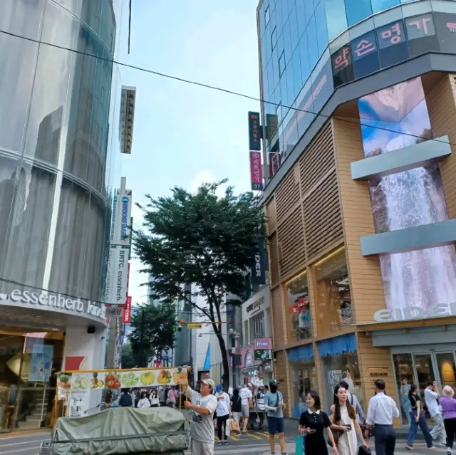 A walk around Seoul's shopping district