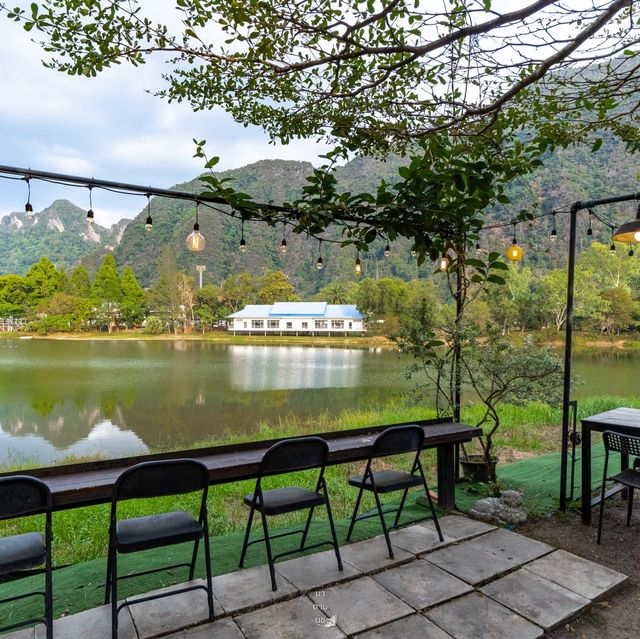 ร้านอาหารริมบึง ใจกลางหุบเขาเมืองพังงา