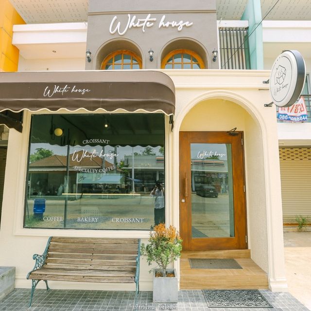 White house cafe มหาสารคาม