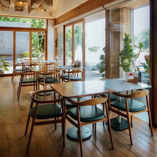 Baan Pomphet Restaurant 