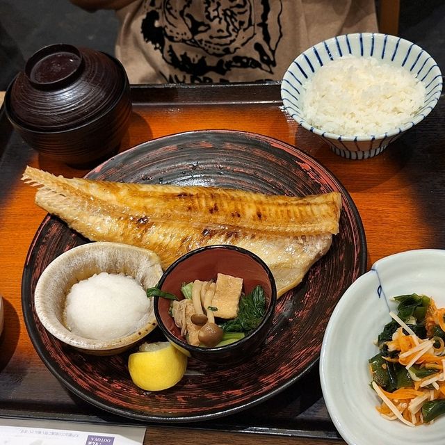 白飯.高麗菜絲.味增湯.免費續加日式定食料理-大戶屋