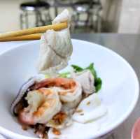 ข้าวต้มปลาฝีมือเก่าแก่ เครื่องทะเลสดอร่อย