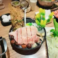 超美味食材新鮮澎湃，自助吧豐盛火鍋🍲