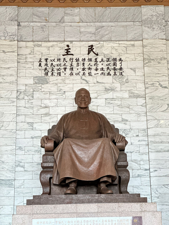 หอรำลึกเจียงไคเช็ค:⛩️Chiang Kai shek memorial hall