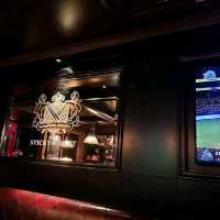 Sticky Wickwt - bar for sports enthusiasts