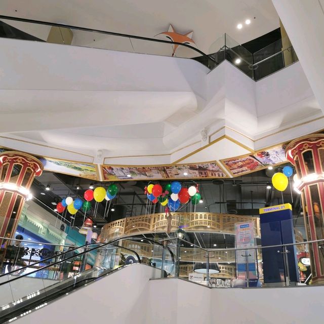 พามาเที่ยวสงกรานต์ในห้าง