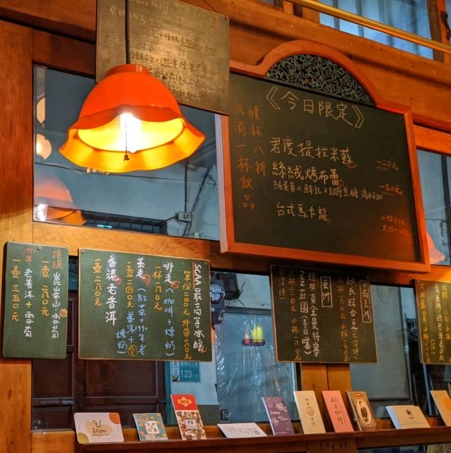 菜市場二樓的神秘小天地，滿滿港式復古風：秘氏咖啡