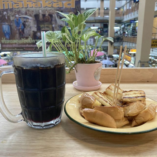 โกเตี๊ยม @ กาดหลวง ร้านกาแฟโบราณคิดถึงวันเก่า ๆ