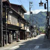 飛驒古川，寧靜舒服的村莊，與鯉魚一起散步