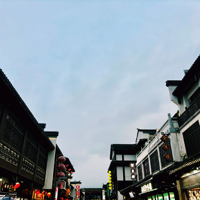 【南京】夫子廟：匯集眾多特色小吃和手工藝品的古街