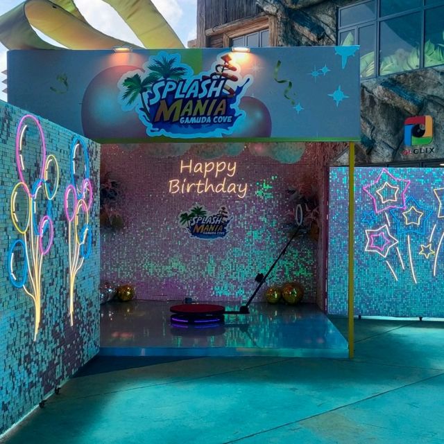 Splashy Splendid SplashMania Water Park