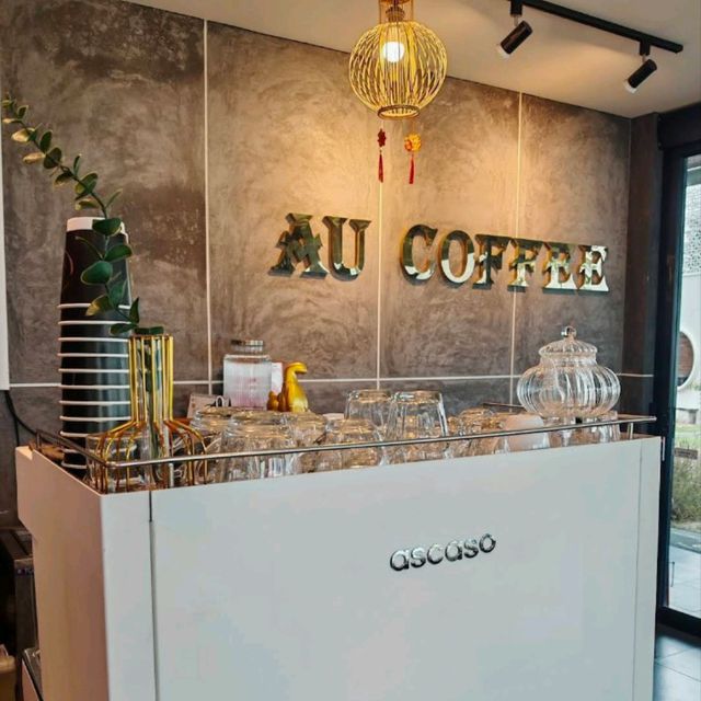 Au Coffee  อ่านว่า อูคอฟฟี่ ค่าเฟ่วิวดี