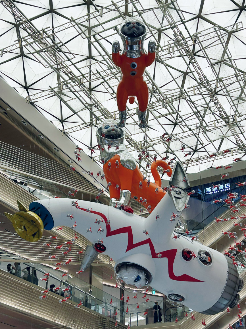 東京・銀座】GINZA SIXに「太陽の塔」の形をした巨大な宇宙船のLUCA号