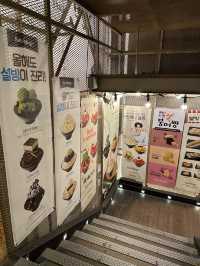 「首爾咖啡廳：蜜瓜冰和提拉米蘇冰，非常可口、但價錢有點貴！」