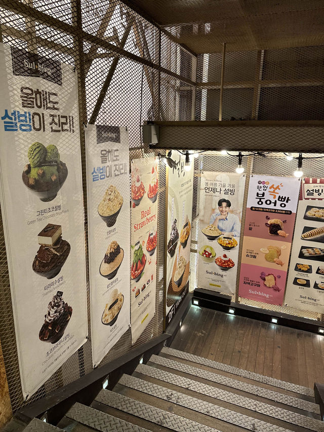 「首爾咖啡廳：蜜瓜冰和提拉米蘇冰，非常可口、但價錢有點貴！」