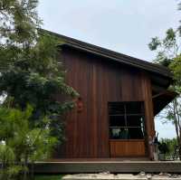 ร้านคาเฟ่ ดอกไม้ ประตู แจกัน วิลเลจ 