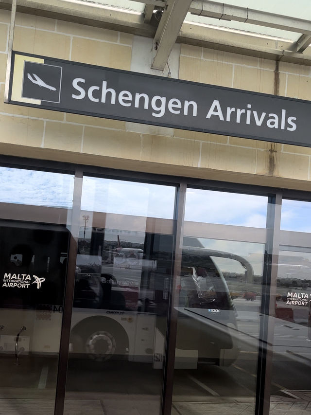 몰타 국제 공항 후기