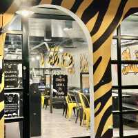 ใครชอบเนื้อ ต้องร้าน *เสือเป็นสัตว์กินเนื้อ*
