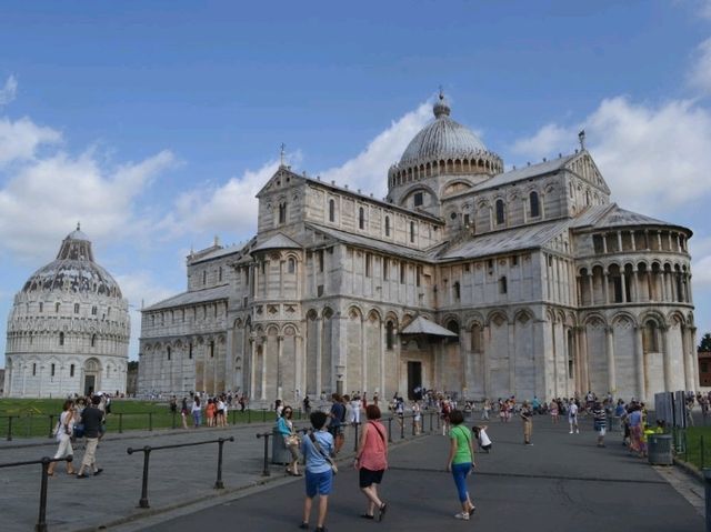 A tower with an angle, the Leaning Tower of Pisa