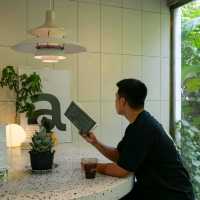 ปูรณ์ / POON คาเฟ่โอเอซีสสีเขียวกลางเมืองบางแสน