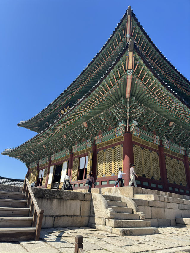 How to get to historic palaces in Seoul for free