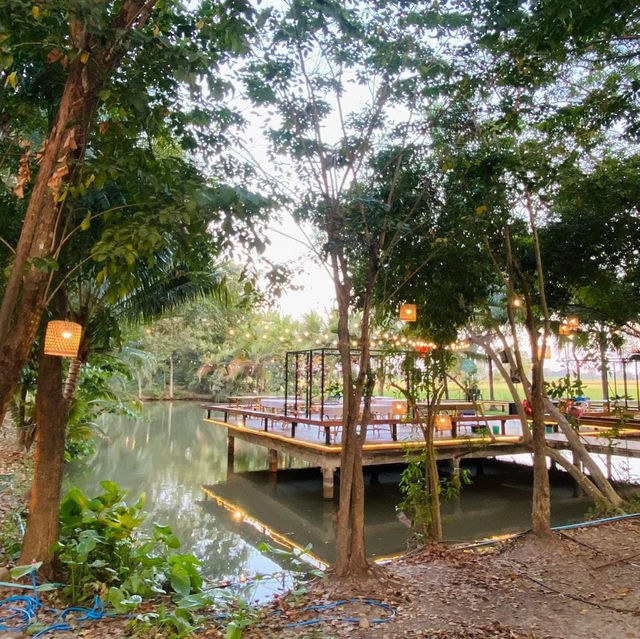 เพลิน Cafe & Restaurant