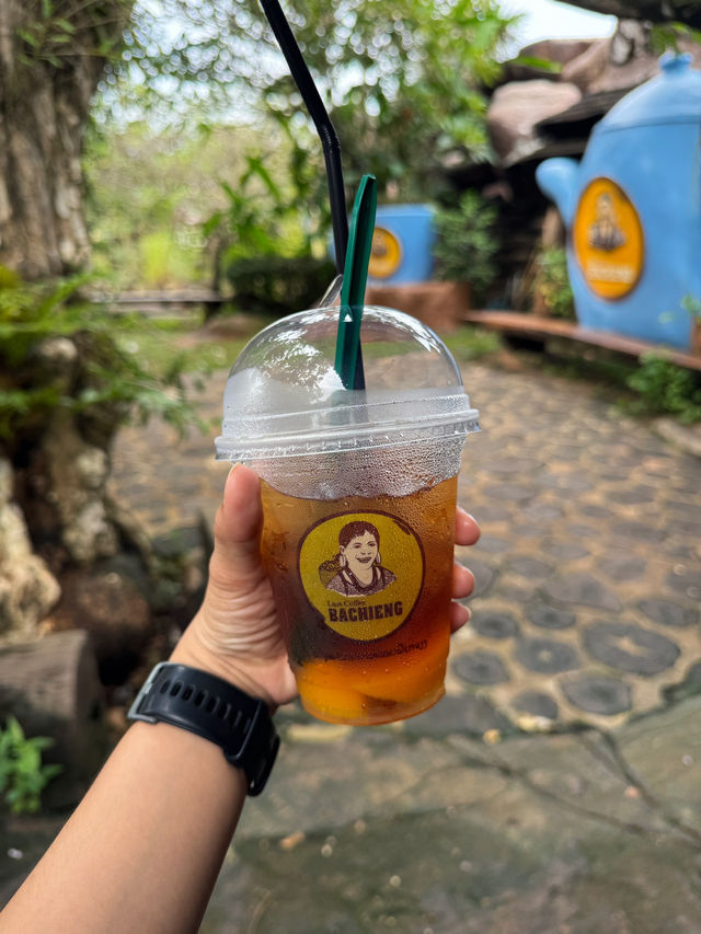 แวะเติมคาเฟอีนที่ Laos Coffee Bachieng
