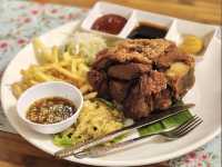 “โอ​ยั๊วะ​เมืองโบราณ​” ร้านอาหารบางปู