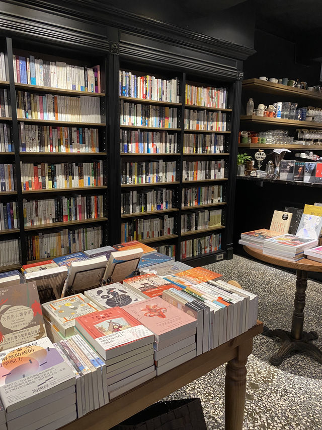 《春秋書店》—靜謐的閱讀時光