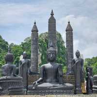 ไหว้พระชมพระพุทธรูปหินลาวา ที่วัดถ้ำกระบอก