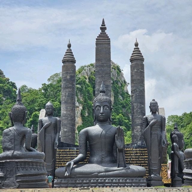 ไหว้พระชมพระพุทธรูปหินลาวา ที่วัดถ้ำกระบอก