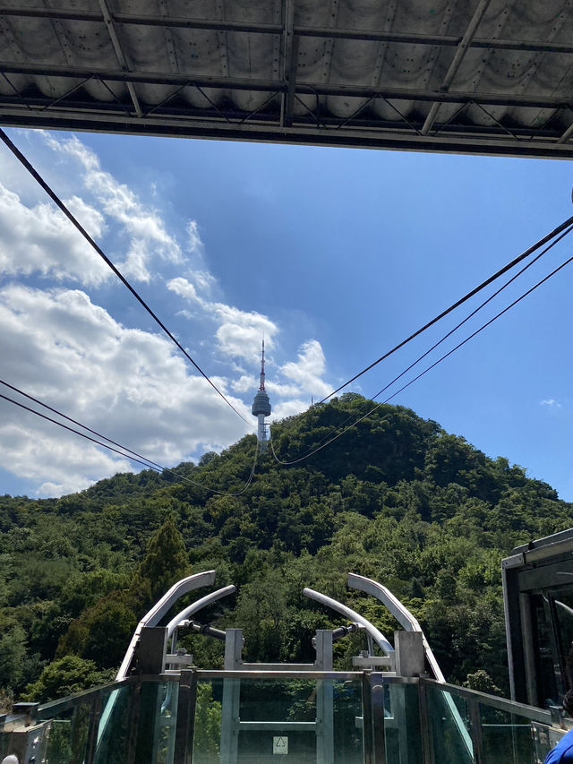《首爾行Day1：南山塔浪漫鎖牆、韓牛試水溫與梨泰院炸雞美味之旅》