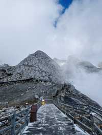 ภูเขาหิมะมังกรหยก (Jade Dragon Snow Mountain)