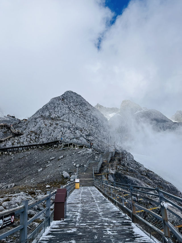 ภูเขาหิมะมังกรหยก (Jade Dragon Snow Mountain)