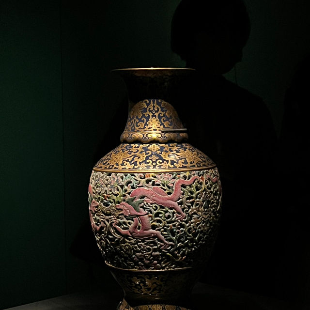 Explore A MUST VISIT Attraction- National Palace Museum in Taipei 